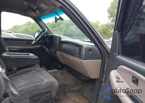 2002 Chevrolet Suburban 1500 Ls z USA, uszkodzony, nr VIN 3GNEC16Z22G132756